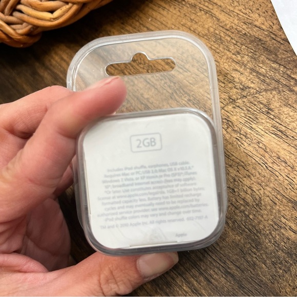 Apple iPod  shuffle 4th Generation Blue (2 GB) Sealed New In Box - Picture 2 of 4